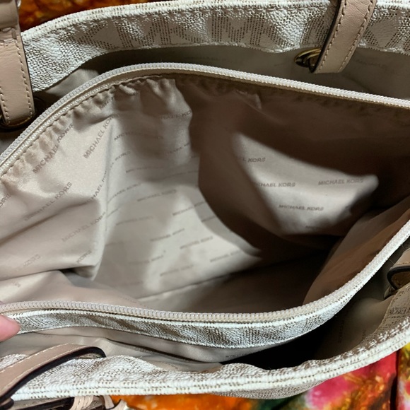 Michael Kors Jet Set Monogram Tote - Picture 4 of 8